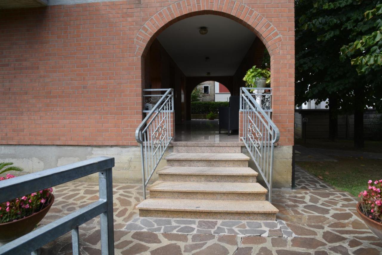 Villa Ferrari Oriella Solignano Nuovo ภายนอก รูปภาพ