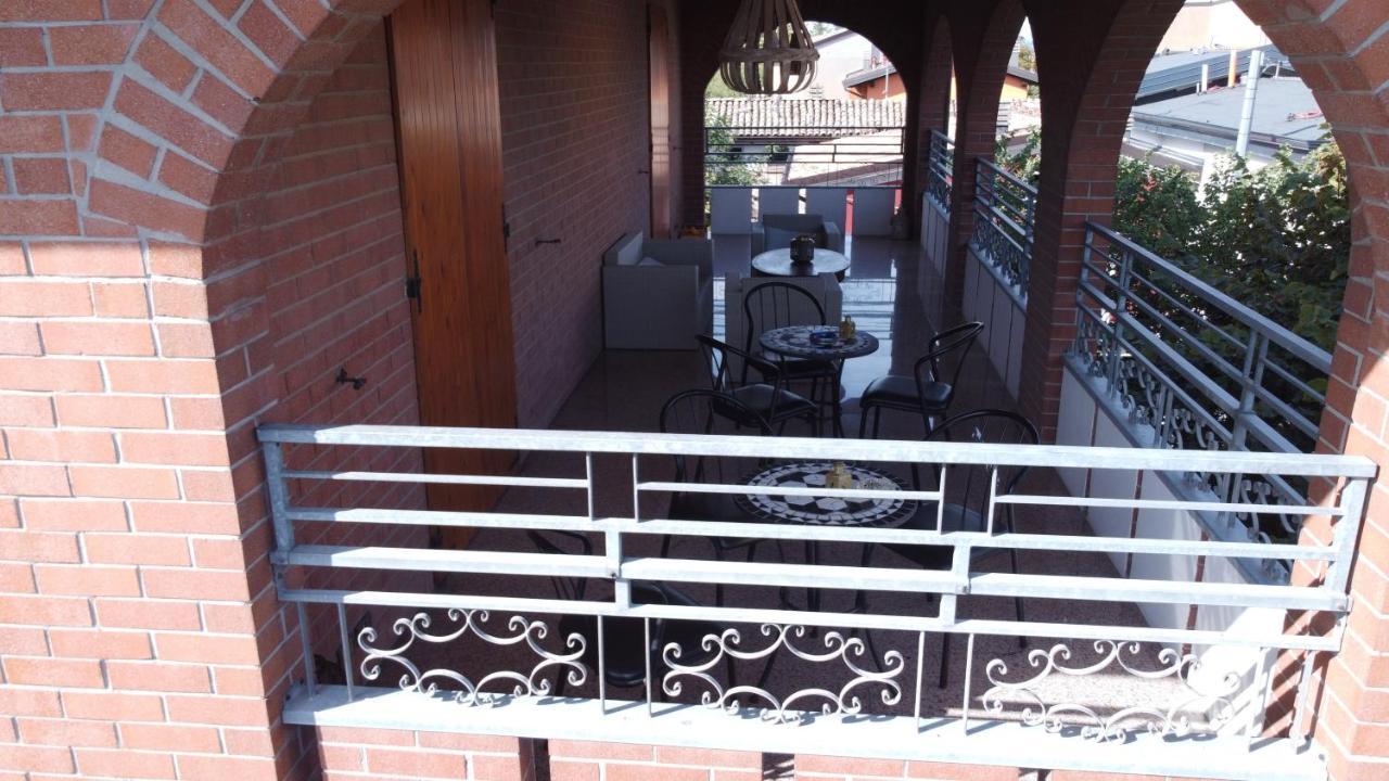 Villa Ferrari Oriella Solignano Nuovo ภายนอก รูปภาพ