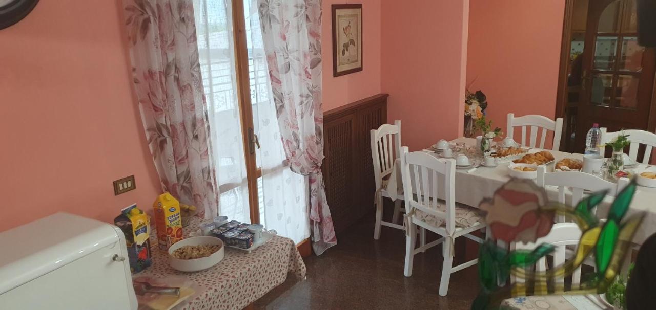 Villa Ferrari Oriella Solignano Nuovo ภายนอก รูปภาพ