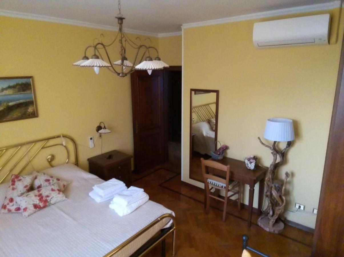 Villa Ferrari Oriella Solignano Nuovo ภายนอก รูปภาพ